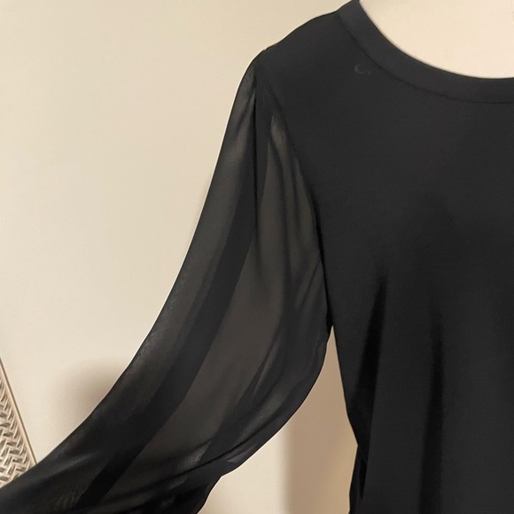 Banana Republic black sheer‎ sleeve top. NWT M - Picture 2 of 6